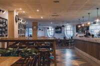 El lounge o bar de Western Gateway Motel and Apartments