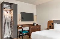 Hyatt Centric Montrealにあるベッド