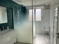 Kúpeľňa v ubytovaní Magnifique appartement climatisé de 87m², à 100m de la plage