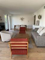 Posedenie v ubytovaní Magnifique appartement climatisé de 87m², à 100m de la plage