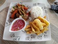 Jídlo v hostelu nebo okolí