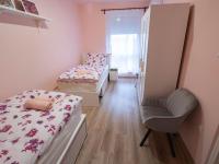Łóżko lub łóżka w pokoju w obiekcie Pajger Apartman Egyetemváros