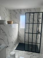 Koupelna v ubytování Apartamentos Buganvilla Roquetas de Mar