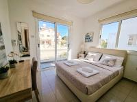 Postel nebo postele na pokoji v ubytování Nissi beach villa Magnolia
