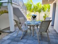 Balkón nebo terasa v ubytování Nissi beach villa Magnolia