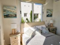 Postel nebo postele na pokoji v ubytování Nissi beach villa Magnolia