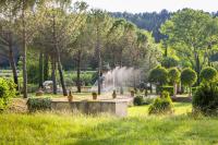 Ogród w obiekcie Chateau Talaud