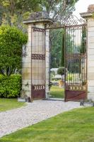 Ogród w obiekcie Chateau Talaud
