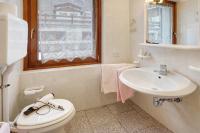 A bathroom at Monolocale Sole 2