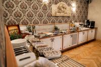 Kuchyň nebo kuchyňský kout v ubytování Oławian Hotel