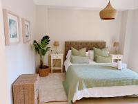 Postel nebo postele na pokoji v ubytování Sotogrande Alboaire- Waterfront luxury 4 bedroom Apt in the Marina of Sotogrande