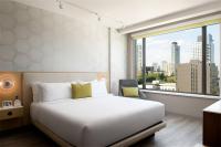 Astra Hotel, Seattle, a Tribute Portfolio Hotel by Marriottにあるベッド