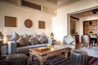 Posezení v ubytování Al Wathba, a Luxury Collection Desert Resort & Spa, Abu Dhabi