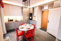 Kuchnia lub aneks kuchenny w obiekcie D Apartments Centrum Ogień