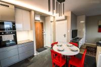 Kuchnia lub aneks kuchenny w obiekcie D Apartments Centrum Ogień