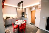 Kuchnia lub aneks kuchenny w obiekcie D Apartments Centrum Ogień