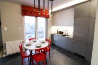Kuchnia lub aneks kuchenny w obiekcie D Apartments Centrum Ogień