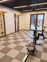 Posilňovňa alebo fitness centrum v ubytovaní Apartament D19 z Basenem, Sauną, Jacuzzi Green Park Resort - 5D Apartments