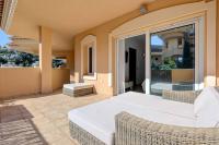 Posezení v ubytování Stunning 2 Bedroom Apartment in Aloha Hill Club