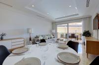 Posezení v ubytování Stunning 2 Bedroom Apartment in Aloha Hill Club