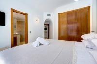 Postel nebo postele na pokoji v ubytování Stunning 2 Bedroom Apartment in Aloha Hill Club