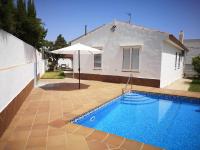 Bazén v ubytování Villa de una planta con piscina, ideal familias nebo v jeho okolí