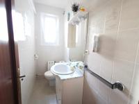 Koupelna v ubytování Villa de una planta con piscina, ideal familias