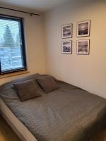 Postel nebo postele na pokoji v ubytování Lake HouseLubniewice domek całoroczny z jacuzzi blisko jeziora