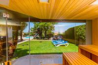 The swimming pool at or close to Cubo's Villa Llanos de la Plata