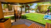The swimming pool at or close to Cubo's Villa Llanos de la Plata