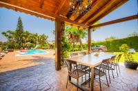 The swimming pool at or close to Cubo's Villa Llanos de la Plata