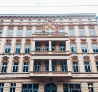 Budynek, w którym mieści się apartament