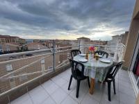 Balkón alebo terasa v ubytovaní Appartement T2 Mezzanine, 6 personnes, proche plage, parking, Valras-Plage - FR-1-701-39