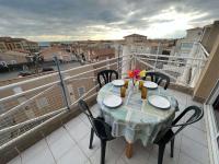 Balkón alebo terasa v ubytovaní Appartement T2 Mezzanine, 6 personnes, proche plage, parking, Valras-Plage - FR-1-701-39