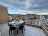 Balkón alebo terasa v ubytovaní Appartement T2 Mezzanine, 6 personnes, proche plage, parking, Valras-Plage - FR-1-701-39