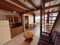 Kuchyňa alebo kuchynka v ubytovaní Appartement T2 Mezzanine, 6 personnes, proche plage, parking, Valras-Plage - FR-1-701-39