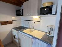 Kuchyňa alebo kuchynka v ubytovaní Appartement T2 Mezzanine, 6 personnes, proche plage, parking, Valras-Plage - FR-1-701-39