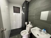 حمام في Traders Garden , cheras Trader square 3 bedroom Balakong serdang