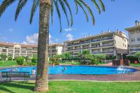 Bazén v ubytovaní LITORAL COSTA DORADA - GOLF SANT JORDI bajo alebo v jeho blízkosti