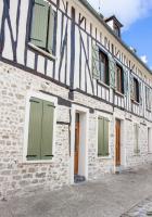 an old building with green shutters on it at Appt cosy coeur historique+park, 5mn gare Vernon in Vernon