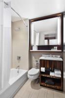 Hyatt Grand Central New Yorkにあるバスルーム