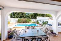 Bazén v ubytování Villa with Pool in the heart of Mijas Pueblo nebo v jeho okolí