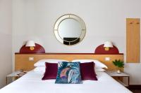 Posteľ alebo postele v izbe v ubytovaní Aramis Deluxe Rooms