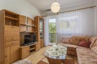 Telewizja i/lub zestaw kina domowego w obiekcie Apartments Lovely Katarina