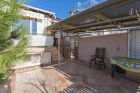 Patio alebo iná vonkajšia časť ubytovania Bungalow Pintar