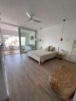 Postel nebo postele na pokoji v ubytování Cap Sa Sal suites -Apartament Begur - Costa Brava