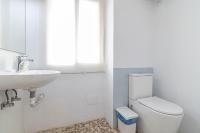 Kúpeľňa v ubytovaní Allo Apartments Plaza Arenal Centro 2 Habitaciones