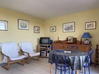 Televízia a/alebo spoločenská miestnosť v ubytovaní Appartement 2 pièces avec terrasse et parking, proche mer - FR-1-225C-111