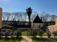 Ogród w obiekcie Gîte restauré 6 pers. au bord de la rivière, proche centre, parking et wifi - FR-1-410-380