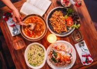 Mad i chaletet eller i nærheden